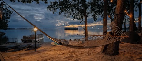 Beach nearby, sun-loungers, beach towels