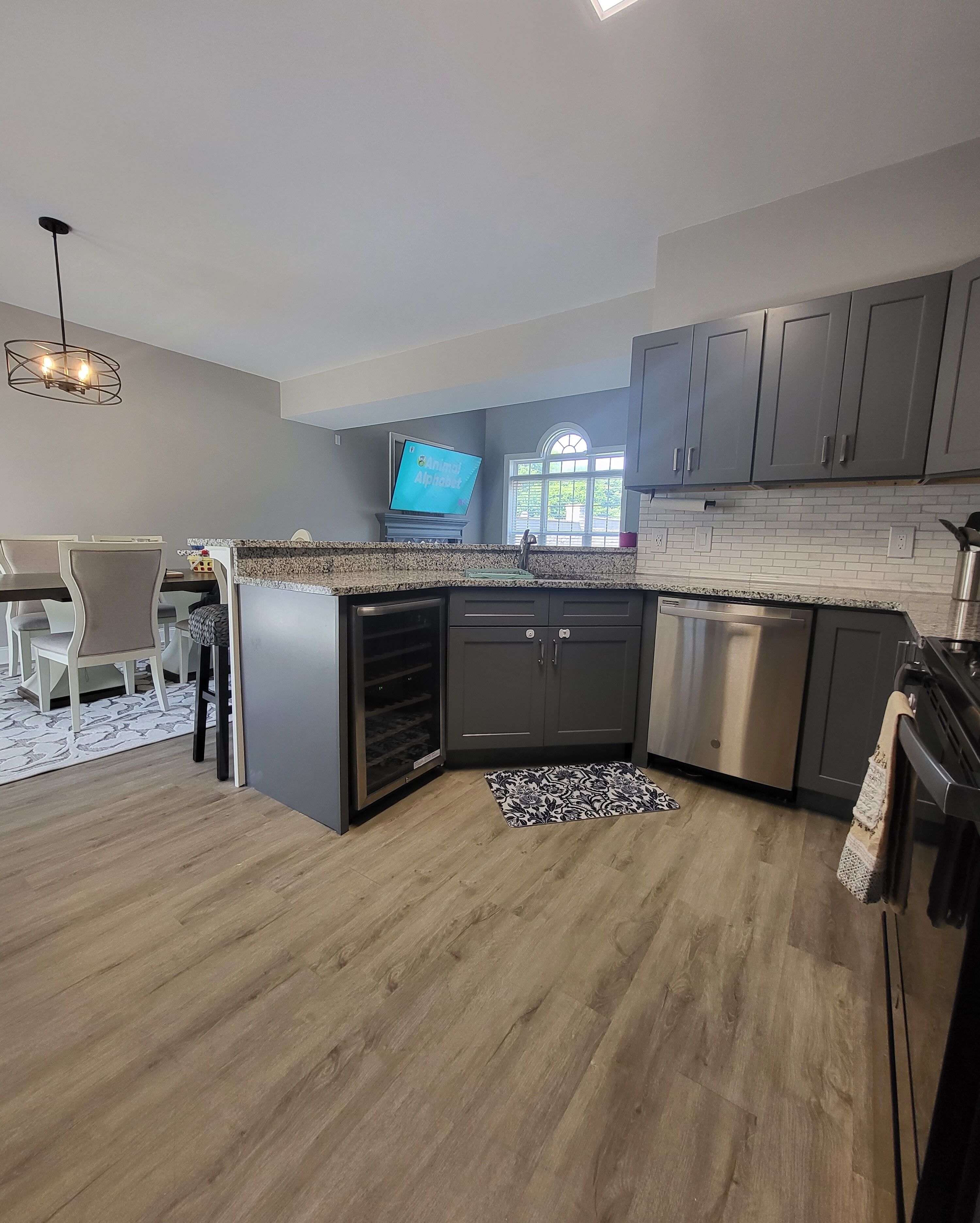 Single house- 5 minutes from the mall. Nice and quiet neighborhood