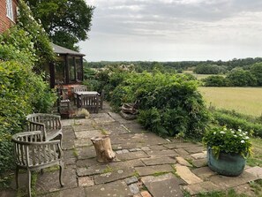 Traditional House | Garden view - Cherry Tree Cottage (Woodbridge)