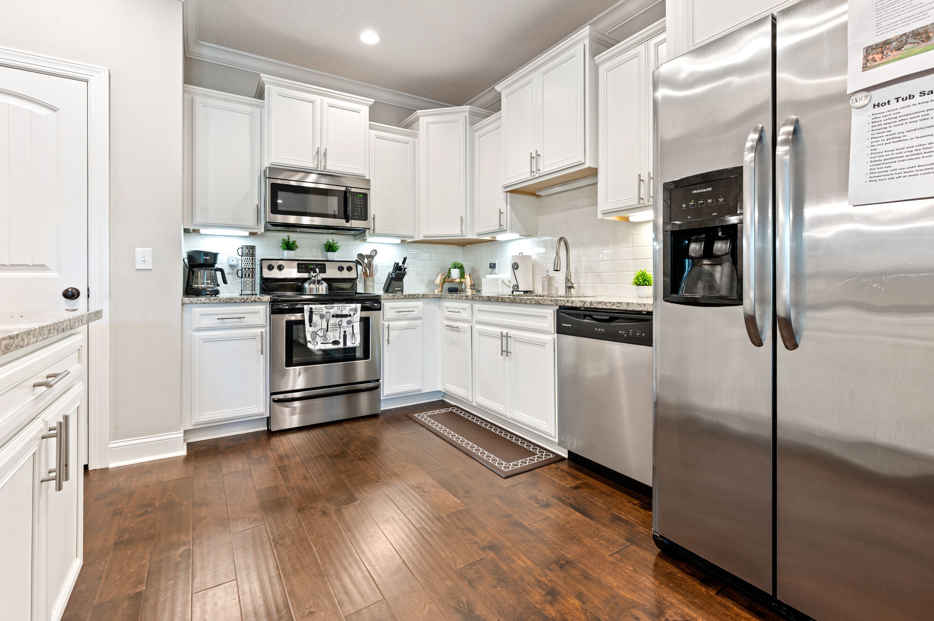 PRIVATE HOT TUB, Pacman, pool, 3 min to beach/downtown, boat drop/park, pets 👍 