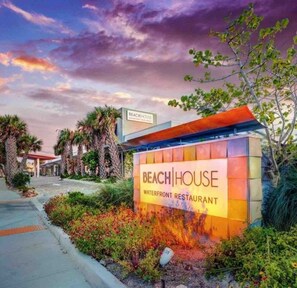 Property grounds - House has power ,Fast WIFI，Near Anna Maria beach (Bradenton)