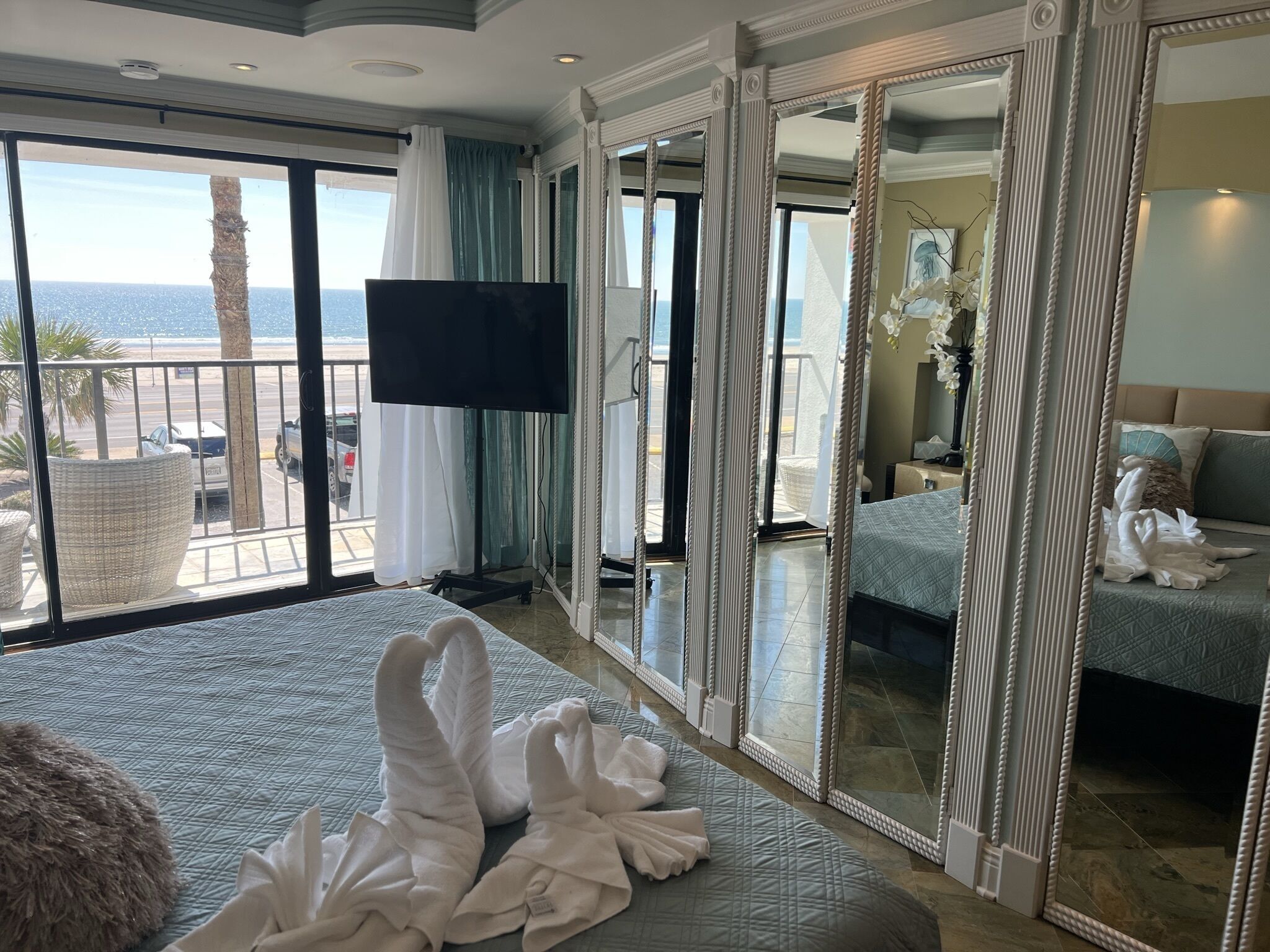 Iron/ironing board, free WiFi, bed sheets