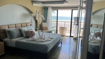 Tabla de planchar con plancha, wifi gratis y ropa de cama