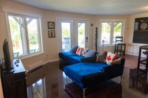 Smart TV, fireplace, video games, table football - Water front, kayaking, wildlife, surfing and fresh air (Head of Jeddore)