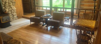 Cabin in the woods 20 mins from downtown