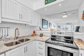 Fridge, microwave, stovetop, dishwasher