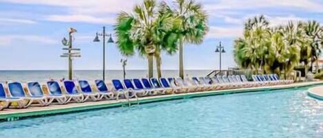 Een binnenzwembad, een verwarmd zwembad