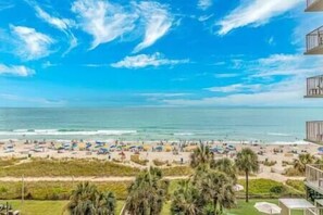 Ubicación a pie de playa, tumbonas y toallas de playa