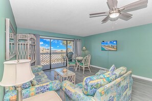 TV, books - Updated Oceanview 3BR | OD North Myrtle Beach! (North Myrtle Beach)