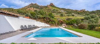 Su Castangiu2, first floor in villa with swimming pool and 5-a-side football pit