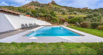 Su Castangiu2, first floor in villa with swimming pool and 5-a-side football pit