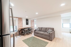 Smart TV - Wallace Theme- Suites of Lava #6 (Lava Hot Springs)