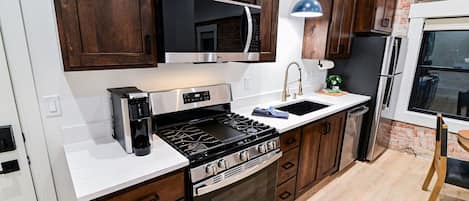 Refrigerador, microondas, horno, placa de cocina