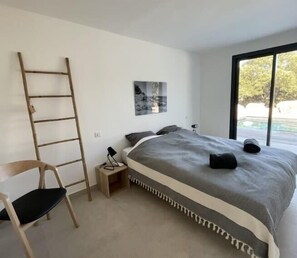 6 habitaciones, tabla de planchar con plancha, cuna de viaje y wifi 