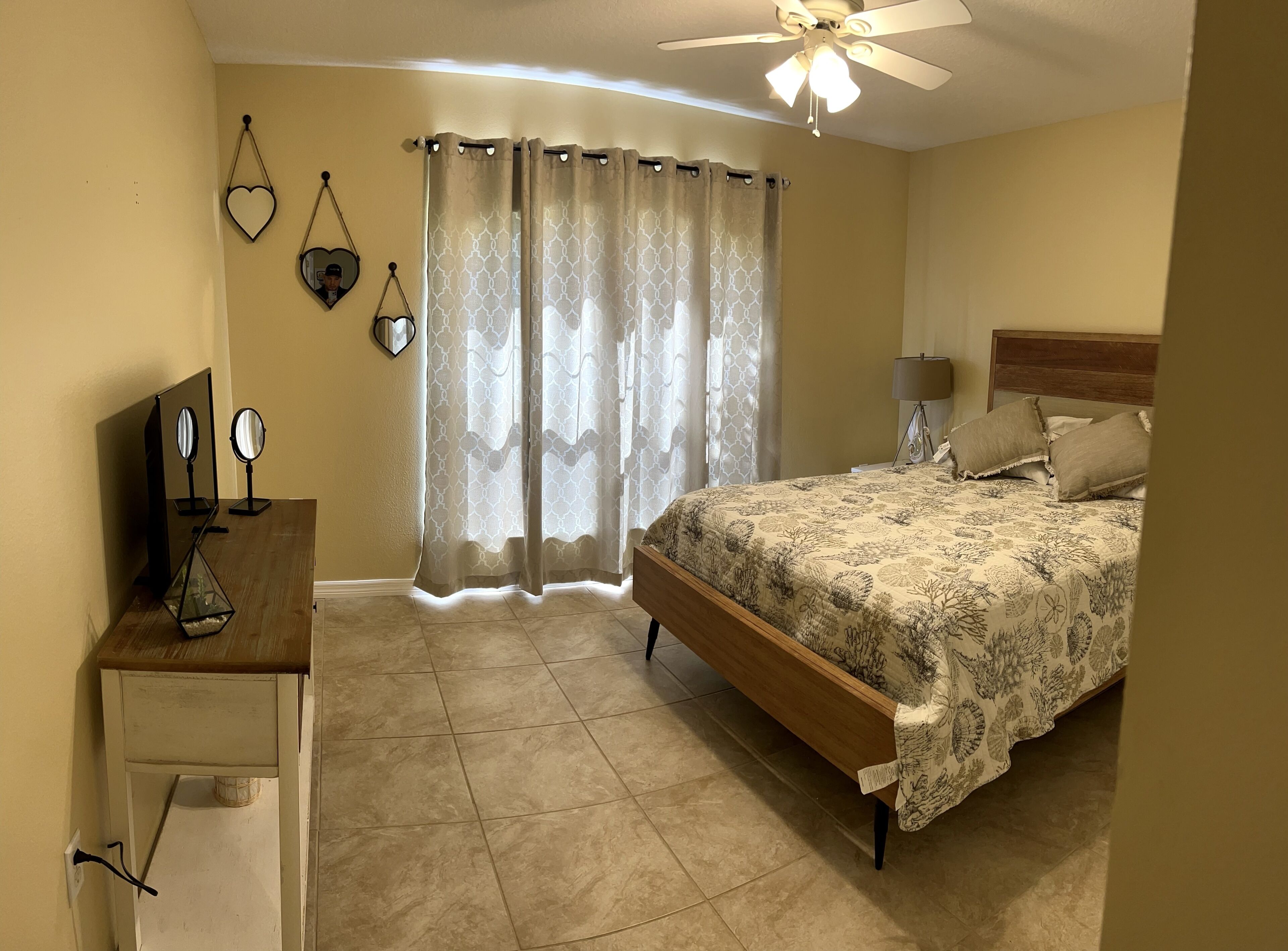 4 bedroom 2 bathroom villa near Disney world & champion gate area 