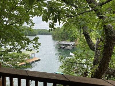 Cozy Cottage on the Lake