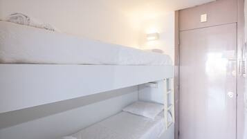 1 bedroom, iron/ironing board, free WiFi