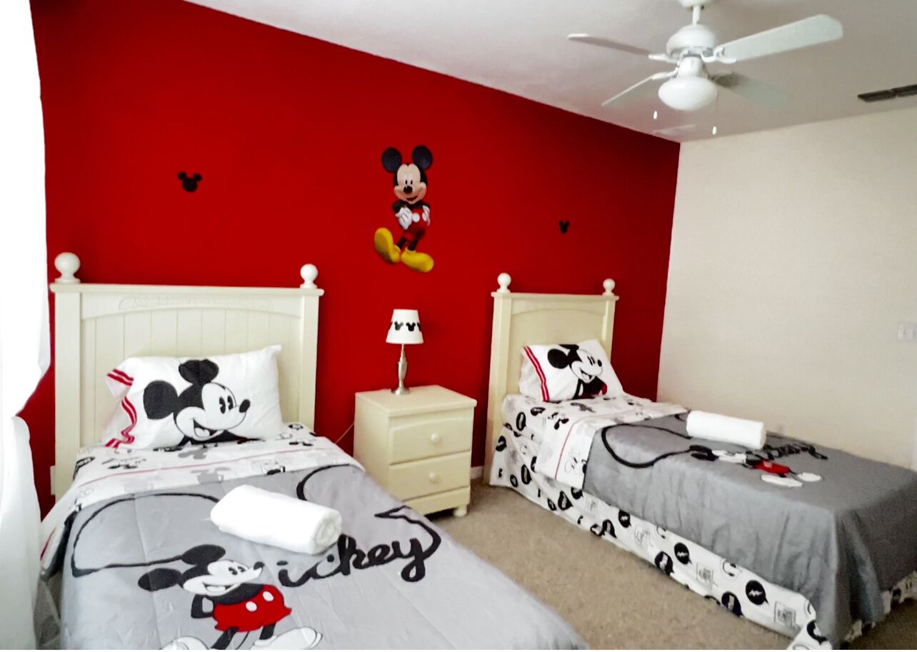 Disney theme condo near all Orlando attractions!! 15 min from Disney!