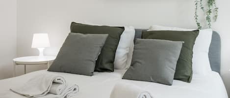 2 bedrooms, iron/ironing board, free WiFi