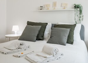 2 bedrooms, iron/ironing board, free WiFi