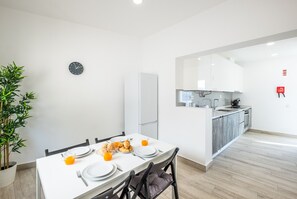 Fridge, microwave, oven, stovetop - #074 Casa dos Arcos by Home Holidays (Albufeira)