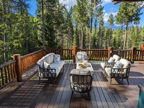 Property grounds - Rustic Elegance, Quiet, 20 min from Town or Teton Village. Sleeps 9. (Wilson)