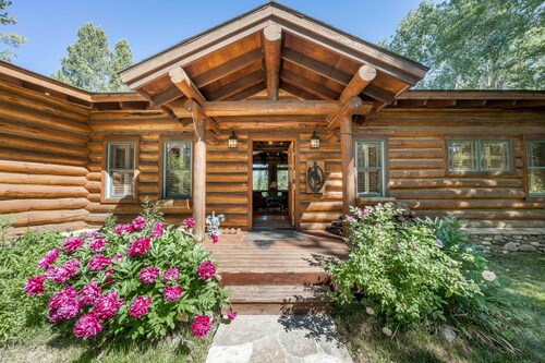 Rustic Elegance, Quiet, 20 min from Town or Teton Village. Sleeps 9.