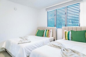 3 chambres, fer et planche à repasser, Wi-Fi, draps fournis