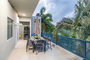 Outdoor dining - AQUA Ville Moderna 5 · Bright 3BR Haven Near Beach (Dorado)