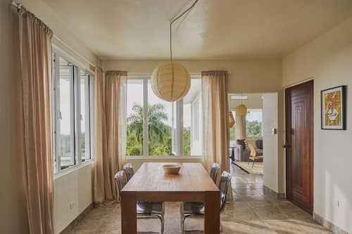 Panoramic-Villa | Essbereich im Zimmer