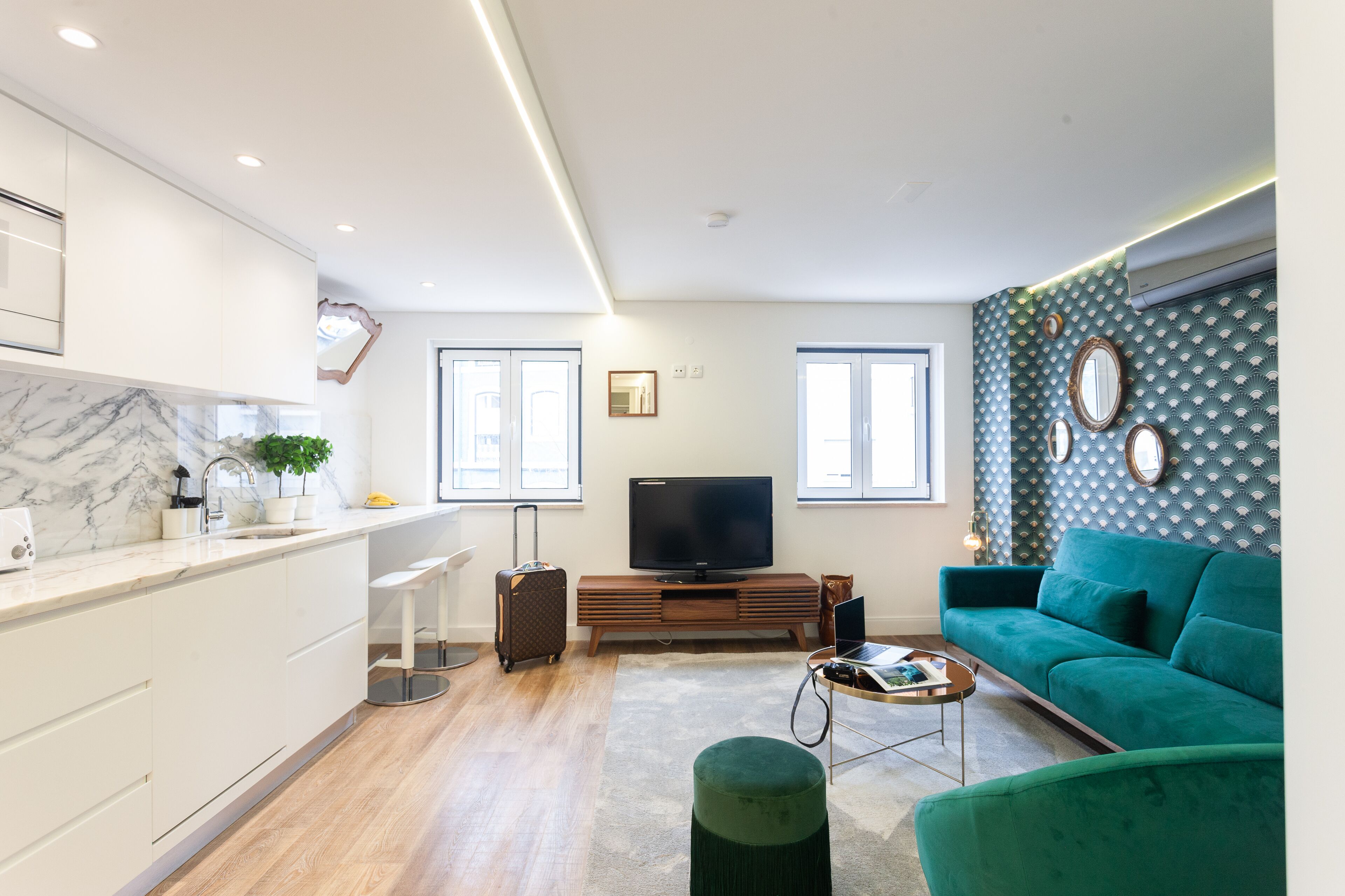 Comfort Apartment, 1 Queen Bed, Non Smoking, Courtyard View | Living area