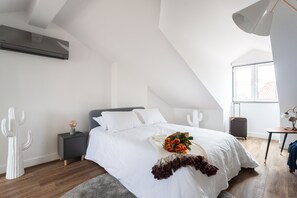Deluxe appartement | 1 slaapkamer, luxe beddengoed, donsdekens, individueel gedecoreerd