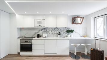 Comfort Apartment, 1 Queen Bed, Non Smoking, Courtyard View | Private kitchen | Espresso maker