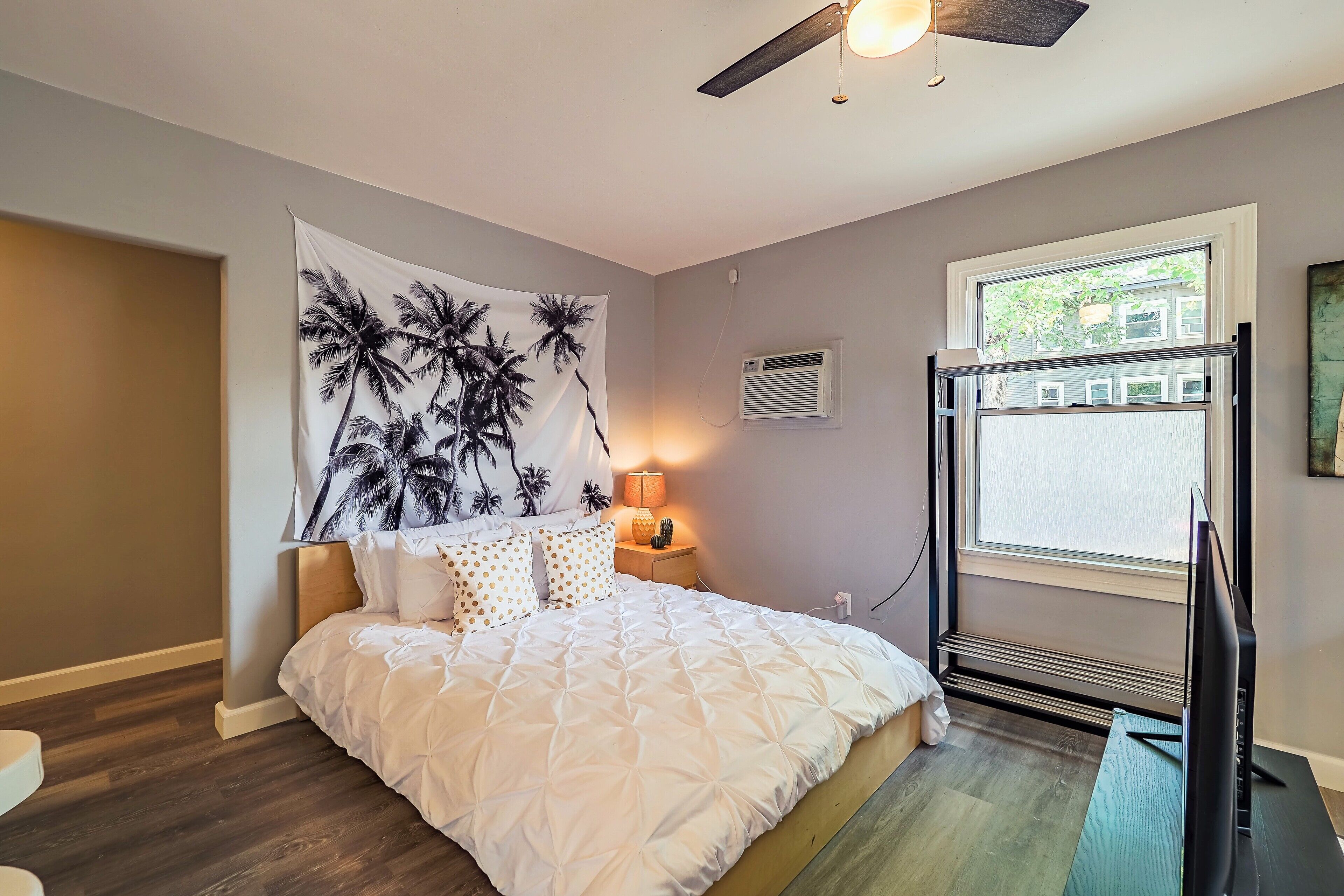 Cozy Midtown Apt Sac | 96 Walkscore!