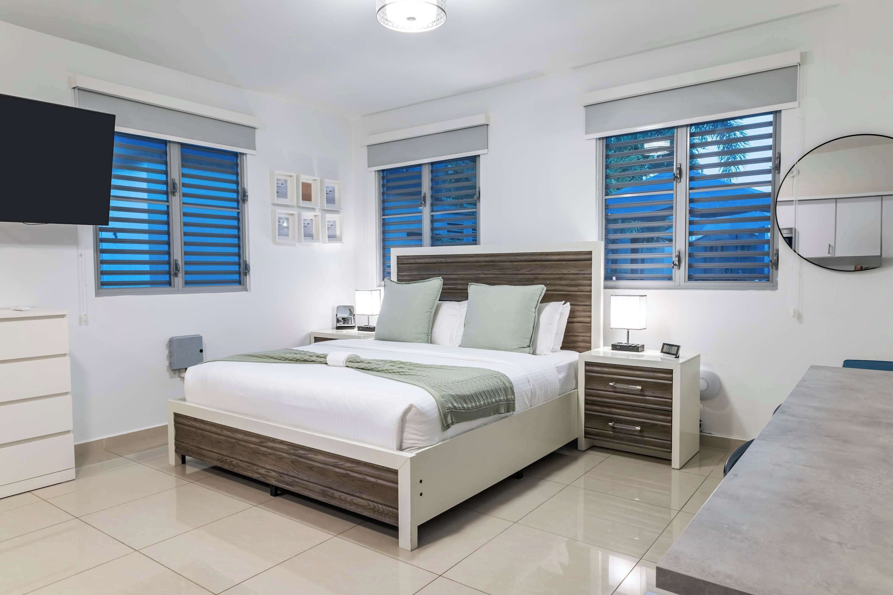 1 bedroom, desk, iron/ironing board, WiFi