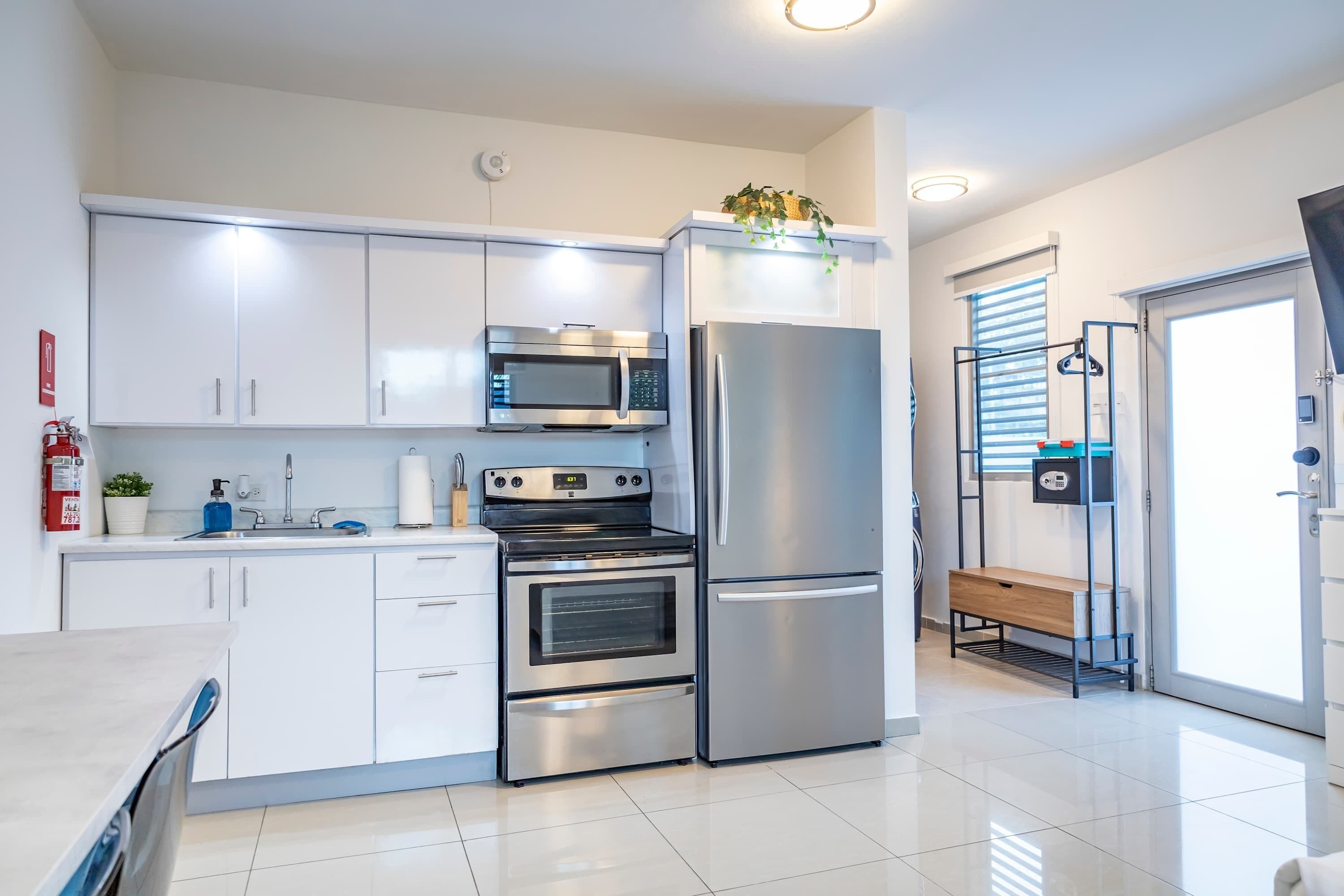 Fridge, microwave, oven, coffee/tea maker