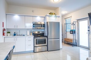 Fridge, microwave, oven, coffee/tea maker