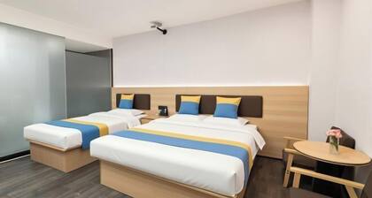 Kaida Light Hotel (Lanzhou West High-speed Railway Station Tumendun Subway Station)