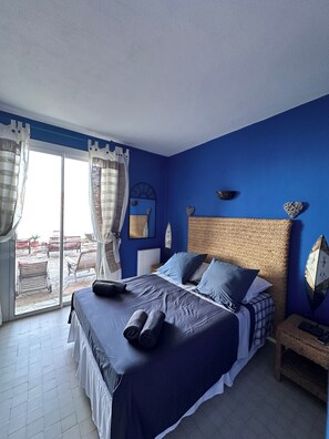 4 Schlafzimmer, Schreibtisch, Bügeleisen/Bügelbrett, Reisekinderbett