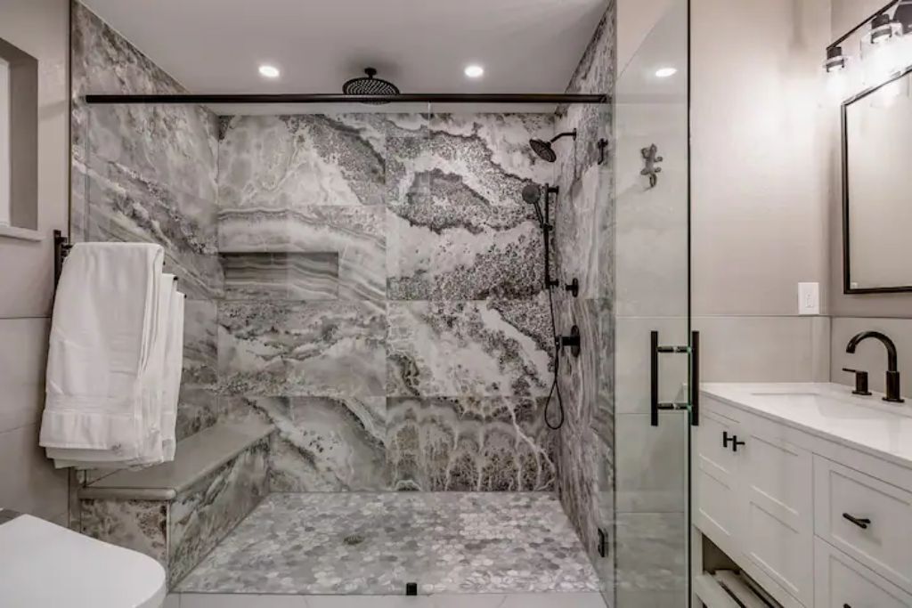 Manatee Key- Riverfront Pool /Dock close to Beach