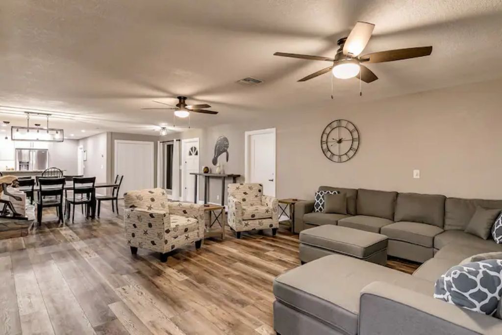 Manatee Key- Riverfront Pool /Dock close to Beach