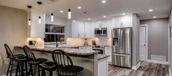 Manatee Key- Heated Pool/Dock/Close to Beach