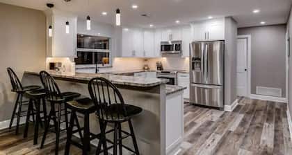 Manatee Key- Heated Pool/Dock/Close to Beach