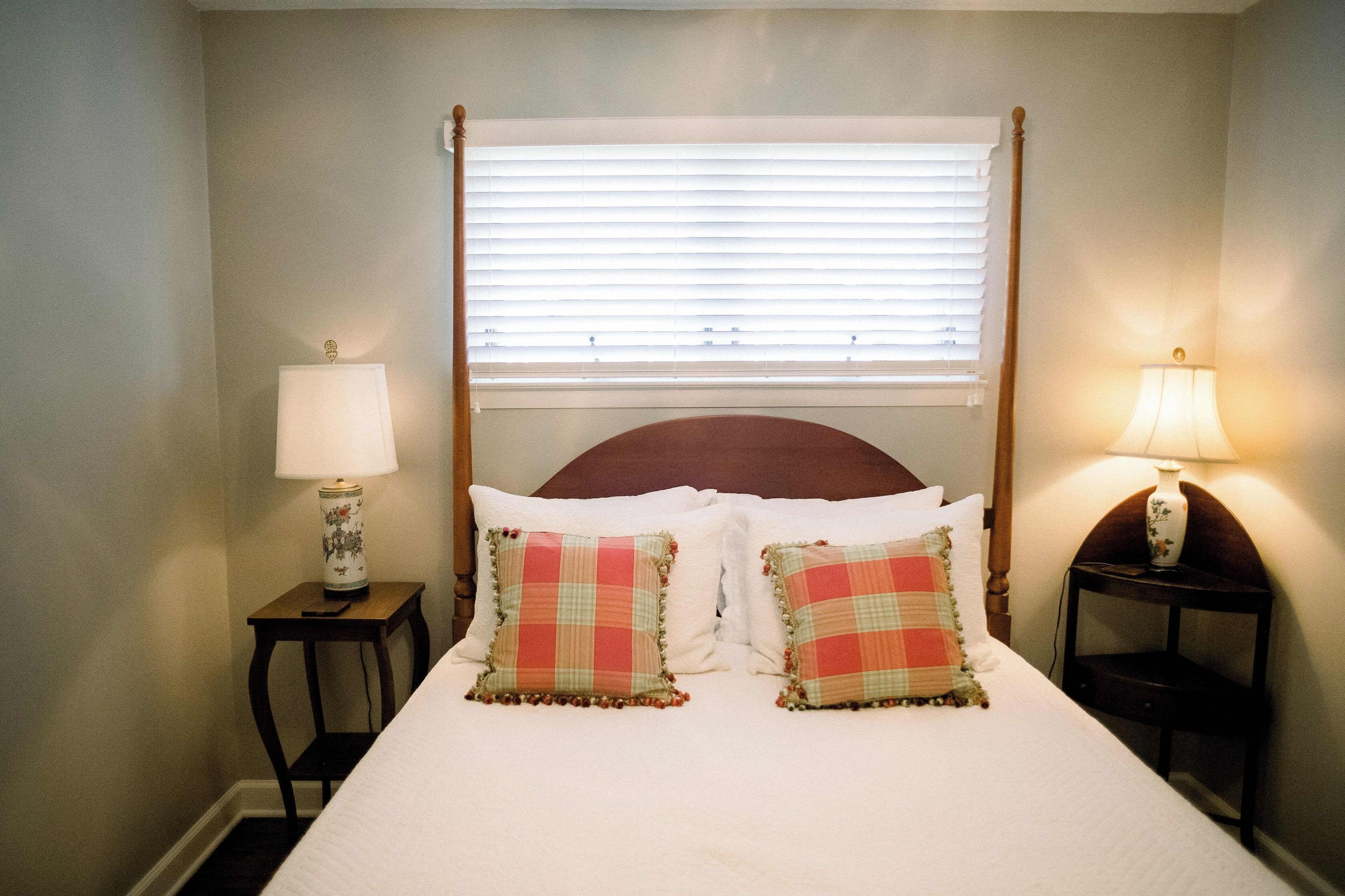 4 bedrooms, iron/ironing board, free WiFi, bed sheets