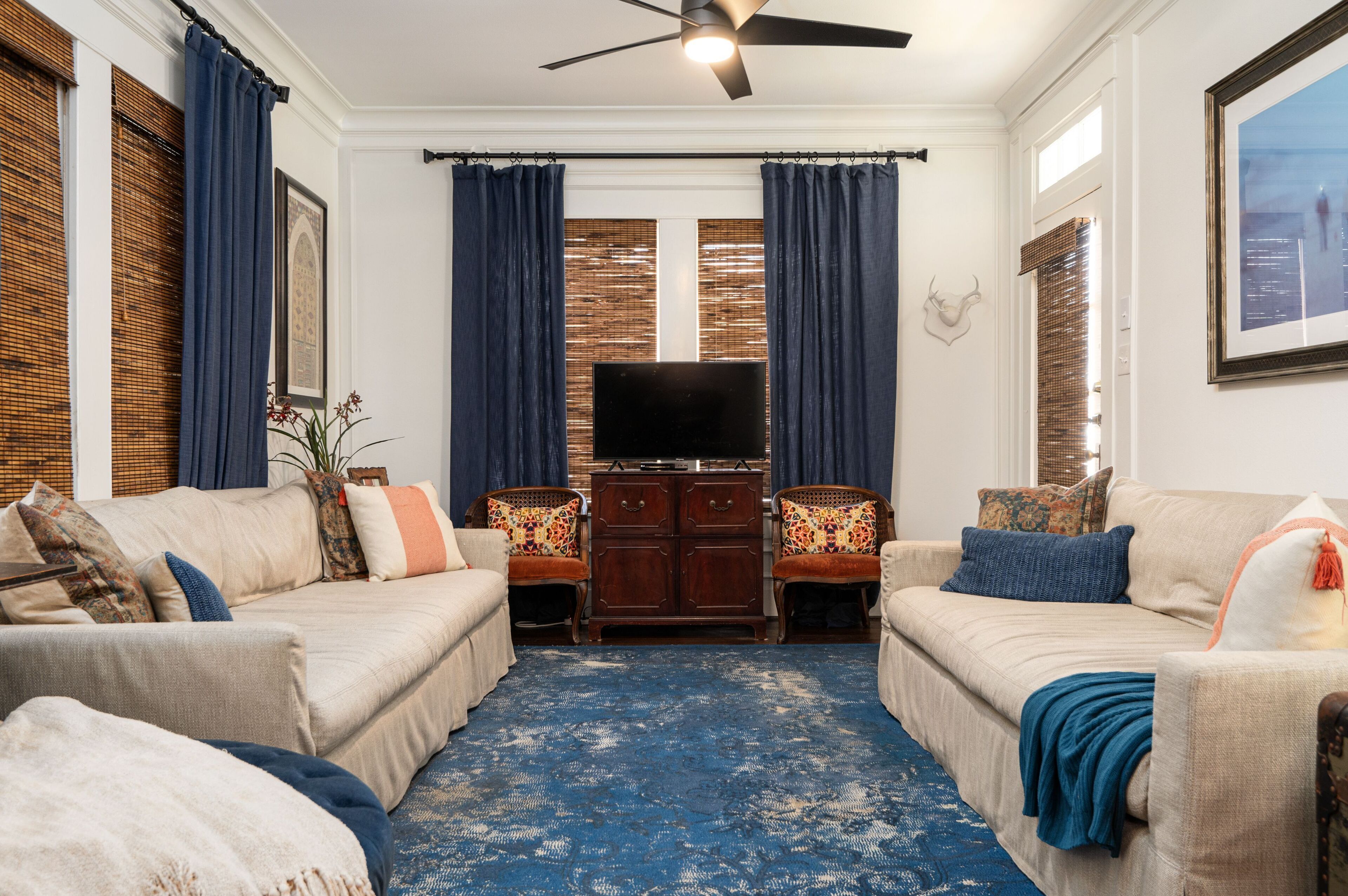 Beautiful Bungalow walking distance to Seawall and Pleasure Pier