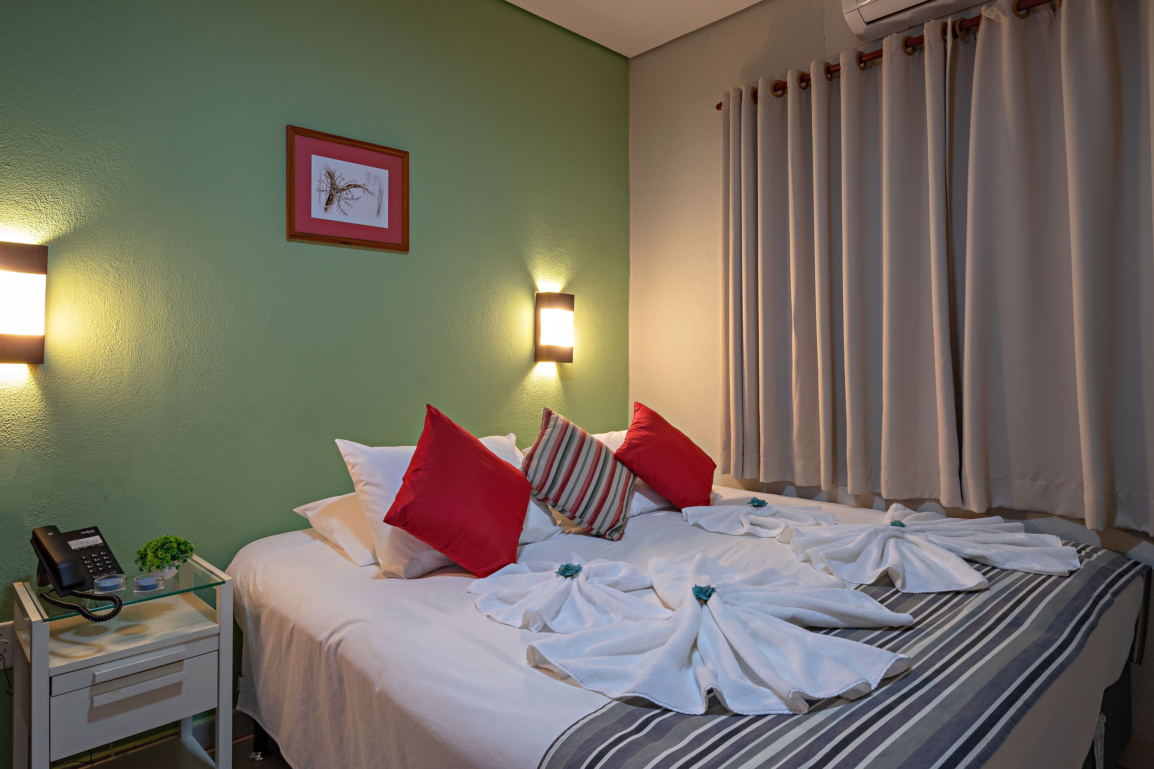 Camera Standard | Minibar, una cassaforte in camera, una scrivania, postazione laptop