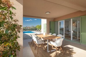 Outdoor dining - Villa OLIVE OCEAN with pool and seaview (Malinska)