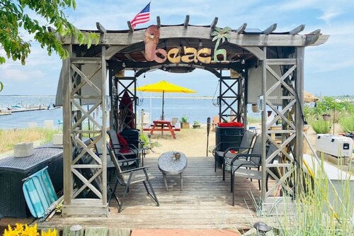 LUXURY BEACHFRONT 1BR SUITE OCEAN VIEWS PVT DECK