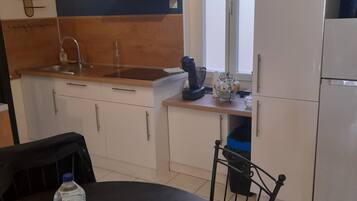 Geladeira, micro-ondas, fogão, cooktop
