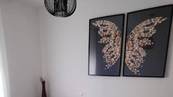 2 bedrooms, iron/ironing board, free WiFi, bed sheets